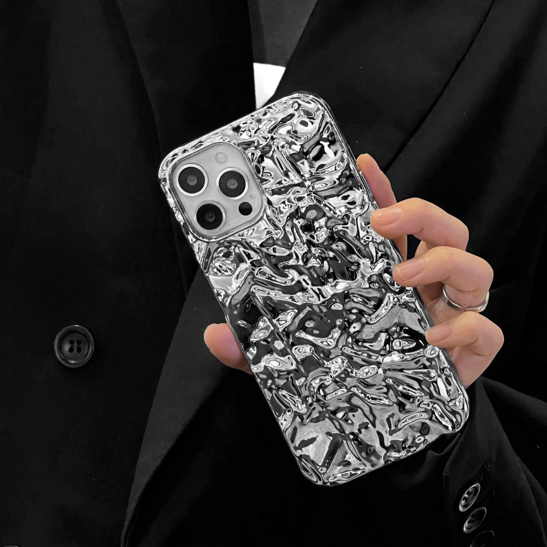 Coque iPhone en silicone effet froissé métallisé