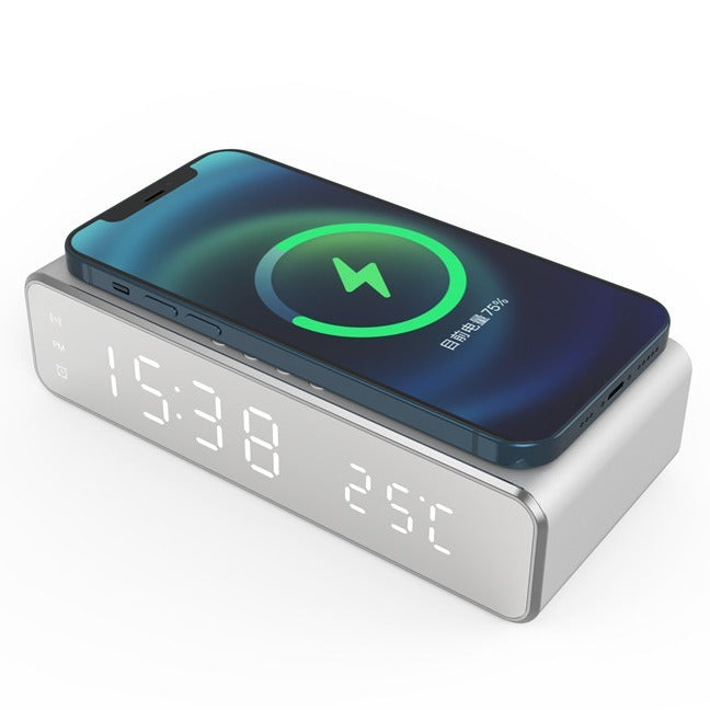 Réveil 3 alarmes avec thermomètre et chargeur sans fil